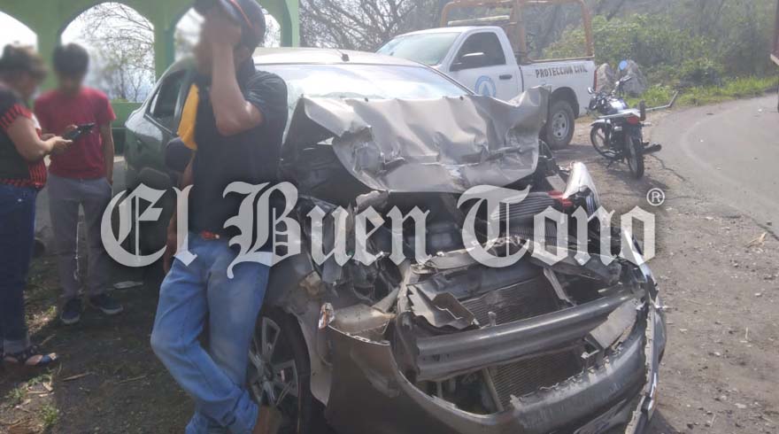 Choca Contra Autob S Sobre La Carretera Paso Del Macho Atoyac El Buen