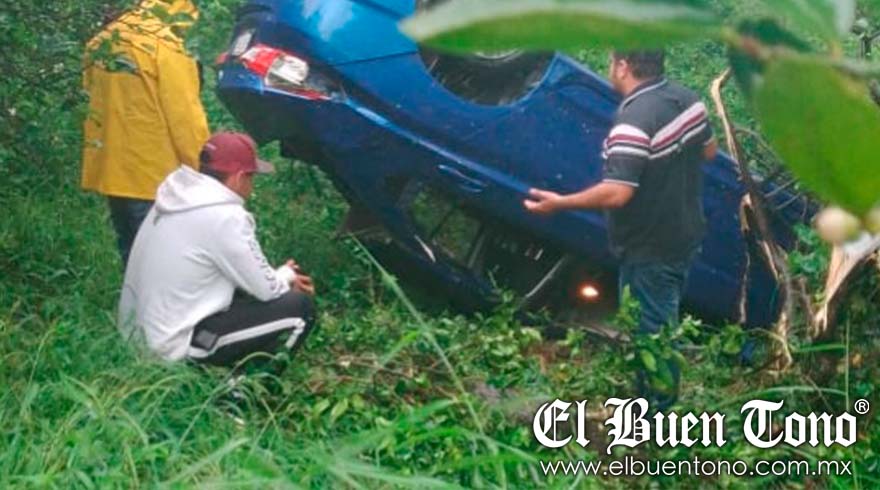 Vuelca Autom Vil Deja Lesionados En El Vado El Buen Tono