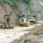 esperan obras en varios caminos