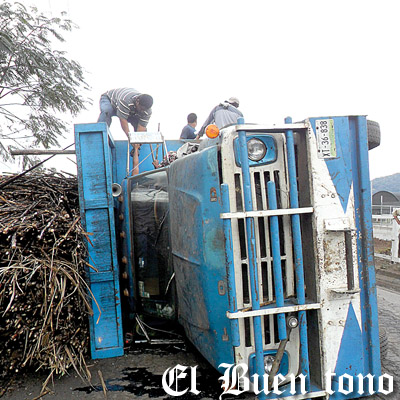 vuelca carro cañero